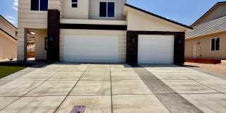 Newer Four Bedroom Townhome in Desert Canyon Gallery 1