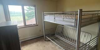 Partially furnished/heat included/4 bedroom Gallery 4