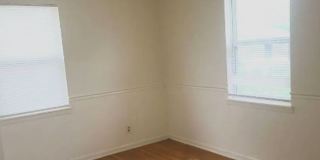 Cute 3 bed 1 bath home with garage Gallery 4