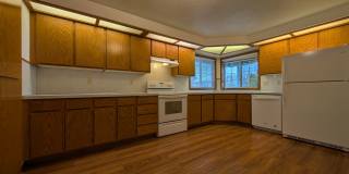 Spacious second floor 2-Bedroom, 1-Bath Apartment in Springfield 4-Plex! Gallery 7