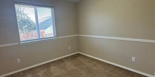 3 Bed 2 Bath Home: Fully Fenced Yard & Convenient Location Gallery 12