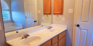 2438 Encino Cedros Gallery 13