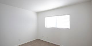Large Upstairs Unit w/ a Fireplace Gallery 9