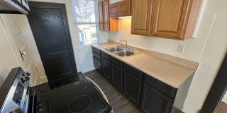 3 Bedroom, 1 Bathroom Single Family House Downtown Gallery 12