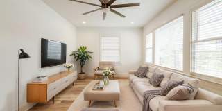 2018 Remodeled 3 bed / 2 bath - wood / tile floors, fenced yard. Hyde Park / Downtown Gallery 3