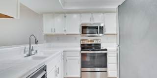 Hidden Silicon Valley Oasis! 2BR/2.5BA Townhome with TWO Private Patios, 2 Dedicated Parking Spaces, Pool, Tennis Courts & Utilities Included! Gallery 20