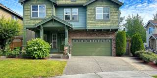 Charming Bothell 4BR Home w/ Bonus, Porch Swing & Private Backyard Awning Gallery 1