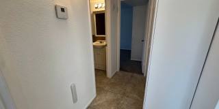 Bright & Spacious 2 Bedroom Condo with Vaulted Ceilings in Phoenix Gallery 8