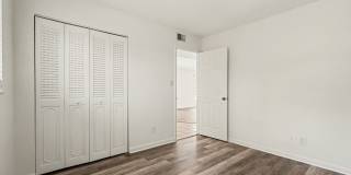 Must see 1st floor, end unit with lots of natural light in St Lucie Gardens. Gallery 17