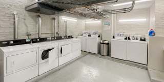 617-25 W Melrose Gallery 8
