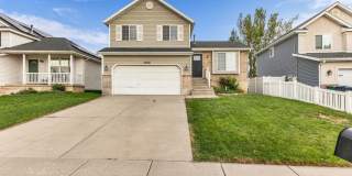 4 Bed Home with Mountain Views in Clearfield Gallery 1