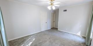 Spacious 4/3 bathroom Home Gallery 10