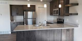 Spacious Springville Townhome Gallery 9