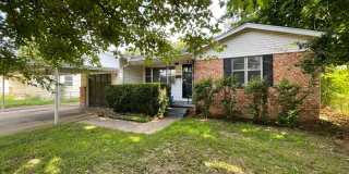3 bedrooms, 1.5 bath, close to Brookside restaurants, shopping and entertainment. Gallery 1