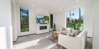 200 N DOHENY Dr Gallery 24