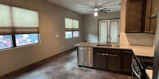 Gorgeous Condo minutes from The Pearl Gallery 5