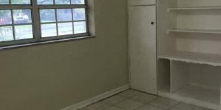 Nice 4-2 House with Central AC & Backyard Gallery 12
