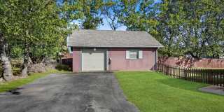 Private on 1.2 acres 3/2.5 bath w/2 car garage/20x30shop &pool Gallery 5