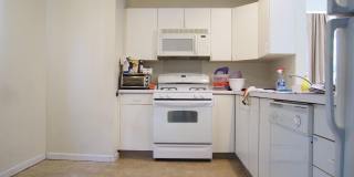 Fantastic, Modern 3-bedroom, 2.5 Bath Townhouse w/ Backyard Gallery 11