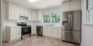 Heart of Chapel Hill! Roosevelt is ready for you!  4 bedrooms/3 bathrooms Gallery 7