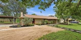 4 Bedroom with a Pool in Helotes! Gallery 4