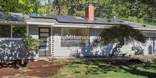 Updated Three Bedroom Home in Milwaukie! Updated Three Bedroom Home in Milwaukie! Gallery 1