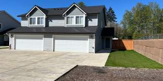 Charming 3-Bed Duplex with 2.5 Baths & 1600 Sq Ft - Prime Tacoma Location! Gallery 1