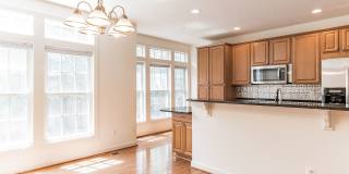 Lovely Townhome Conveniently Located! Gallery 14