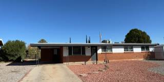 HUGE Updated 4 Bedroom House with Bonus Room Available Now! Gallery 1