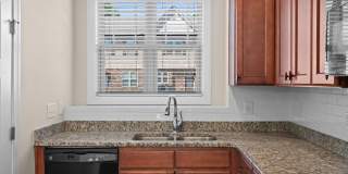 Beautiful 2-Bedroom Townhouse Near NCSU, Available June 15! Gallery 7