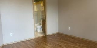 2528 Woodford Street Gallery 8