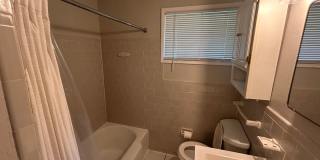 3BR- 1.5BA house with large yard- with move in special to get cash off rent! Gallery 4