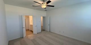 Luxurious and Spacious 4 Bedroom Home in Mustang School District Gallery 9