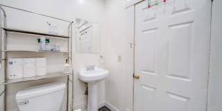 Prime Location 4BR house just off High St! Gallery 9