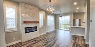 Newer 2 bed 2.5 bath Castle Rock townhome. Gallery 5