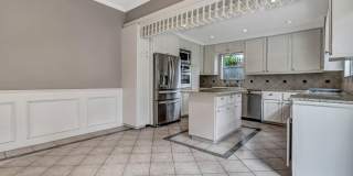 3-BEDROOM IN ALAMO HEIGHTS W/ POOL Gallery 26