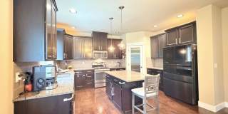 Beautiful 4BR Home in Woodloch | 2-Car Garage, A/C & Bonus Loft Gallery 5