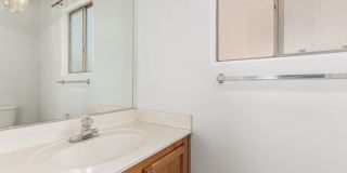 Charming 3 bed, 2.5 bath in El Mirage! W/POOL!! Gallery 29