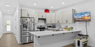 Sutherlin 3 Bedroom Townhouse! Gallery 4