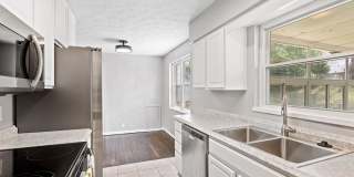 Quaint 4 Bed Cap Cod in Kettering Gallery 12