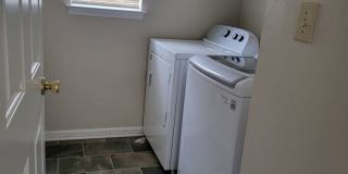 Spacious 4 Bedroom in Stonegate Gallery 26