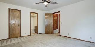 Beautiful Two-Story 3bed/3bath Townhome Available in Westside Norman!! Gallery 29