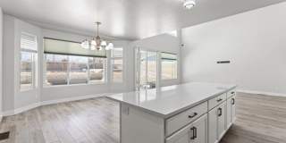 Large luxurious house with view of beautiful Utah Lake! Gallery 31