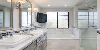 Exquisite Tree Section Home with A/C Gallery 19