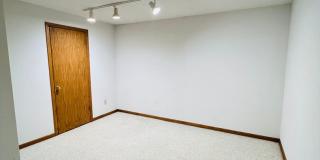 4 Bedroom 2 Bath Duplex in Iowa City Gallery 19