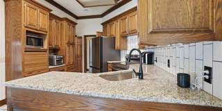 Beautiful 4 Bedroom Home with Pool – Available Now! Gallery 12