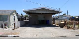 Three Bedroom, One Bathroom House in San Pablo with Laundry Room Gallery 1