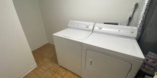 Large 2 bed 1 bath Top Floor Condo Gallery 20