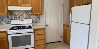 2 bedroom 1 bath duplex with garage! Gallery 9