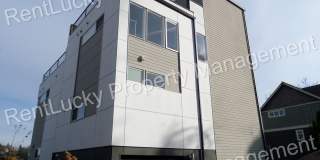 Fantastic 3 Bedroom Townhome w/Attached Garage and A/C in Seattle!! Gallery 1